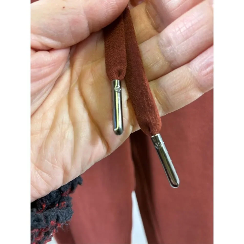 Lululemon Scuba High Rise Joggers in Date Brown Size 0